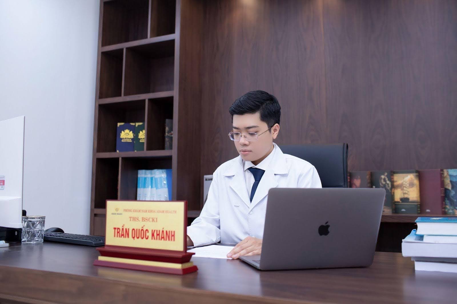 Bác sĩ Trần Quốc Khánh